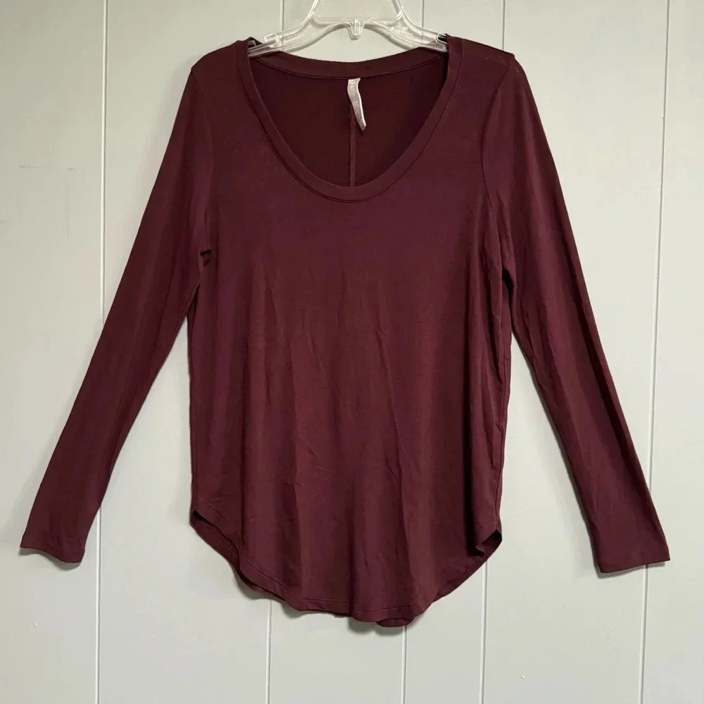 ATHLETA Cloudlight Stratus Long Sleeve  Scoop Neck Top Antq Burgundy Size Medium